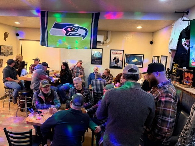 Guests enjoying trivia night at Mule & Elk